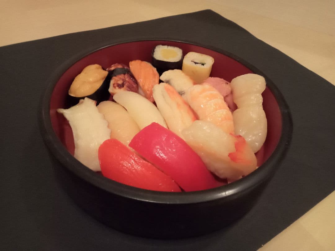 Hセット【食品サンプル】お寿司　16個セット 桶付き！！ 実物大サイズ 高級品