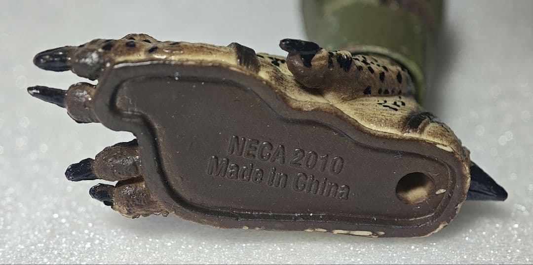 Neca プレデターズ 7インチ アクションフィギュア クラシック・プレデター