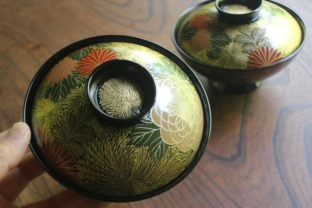 デッドストック！上質黒漆に極上菊詰沈金蒔絵のお椀2点（検輪島塗蒔絵椀雑煮椀