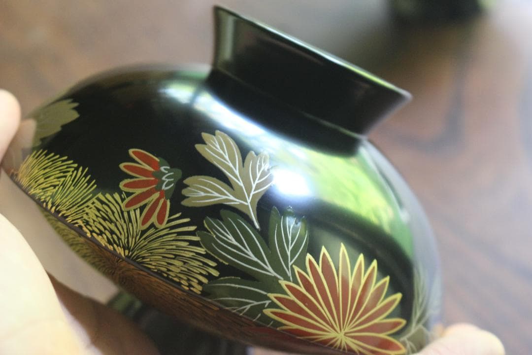 デッドストック！上質黒漆に極上菊詰沈金蒔絵のお椀2点（検輪島塗蒔絵椀雑煮椀