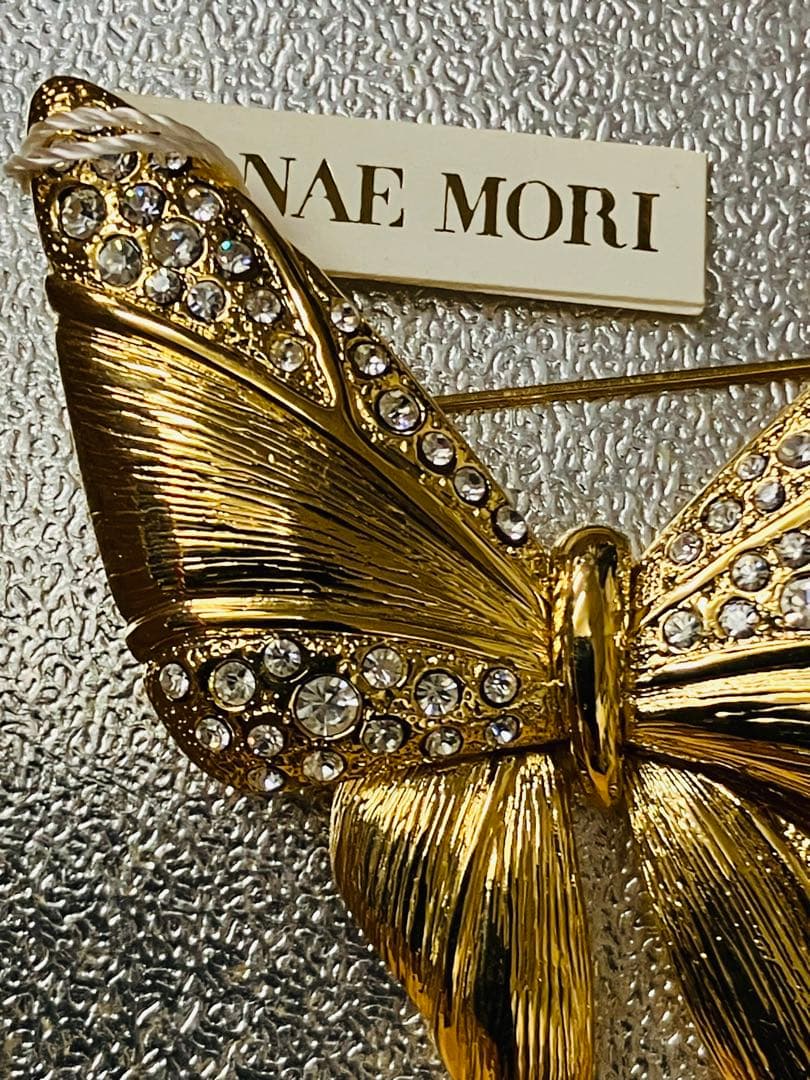 Hanae Mori ・トレードマーク蝶のブローチ・未使用・ラインストーンが豪華