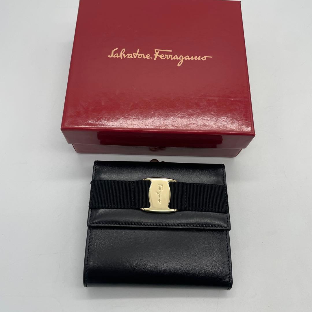 ☆新品同様☆フェラガモ☆二つ折り財布
