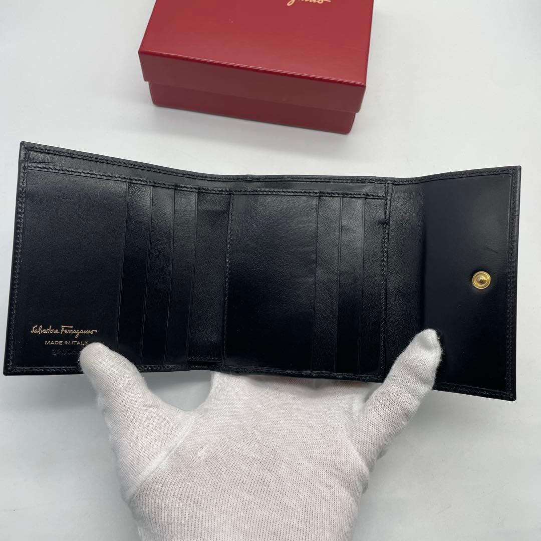 ☆新品同様☆フェラガモ☆二つ折り財布