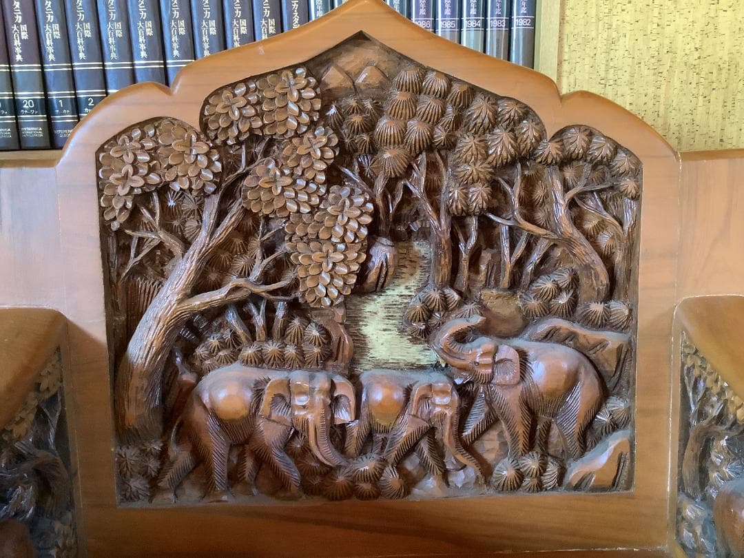 【重厚彫刻椅子】象の群れモチーフ　木製彫刻アームチェア 4脚セット 希少大型家具