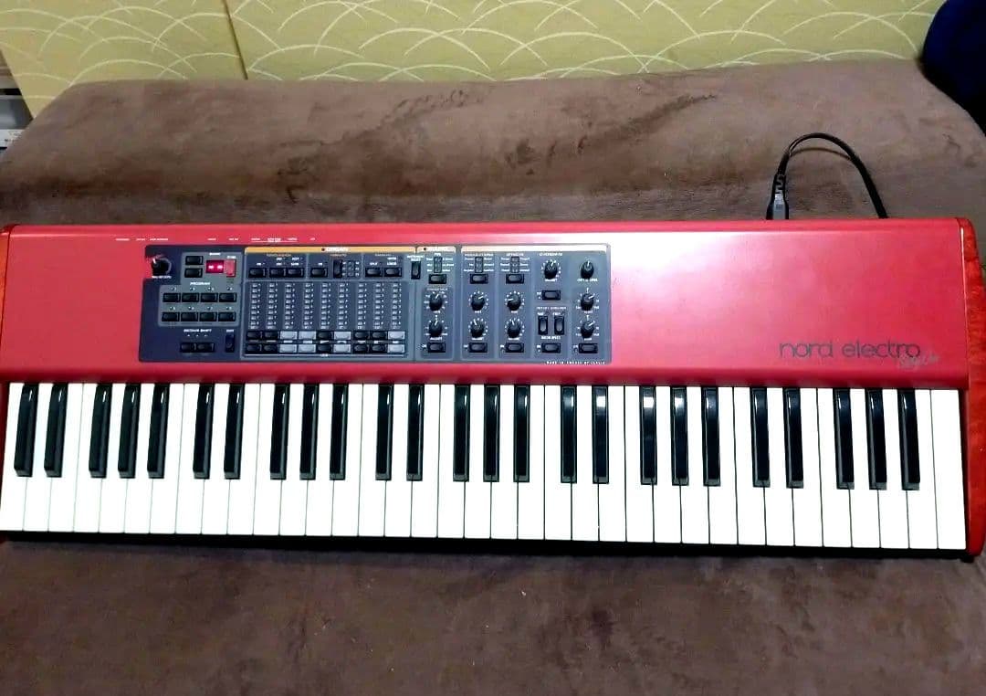 Nord Electro 61鍵 シンセサイザー 赤