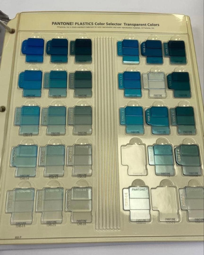 PANTONE plastics color selector 3冊セット