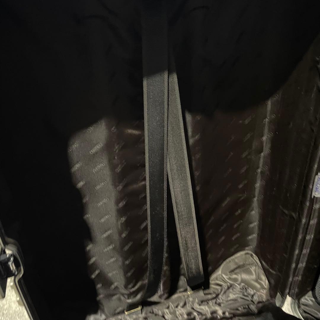 リモワ　大型シルバーキャリーケース
