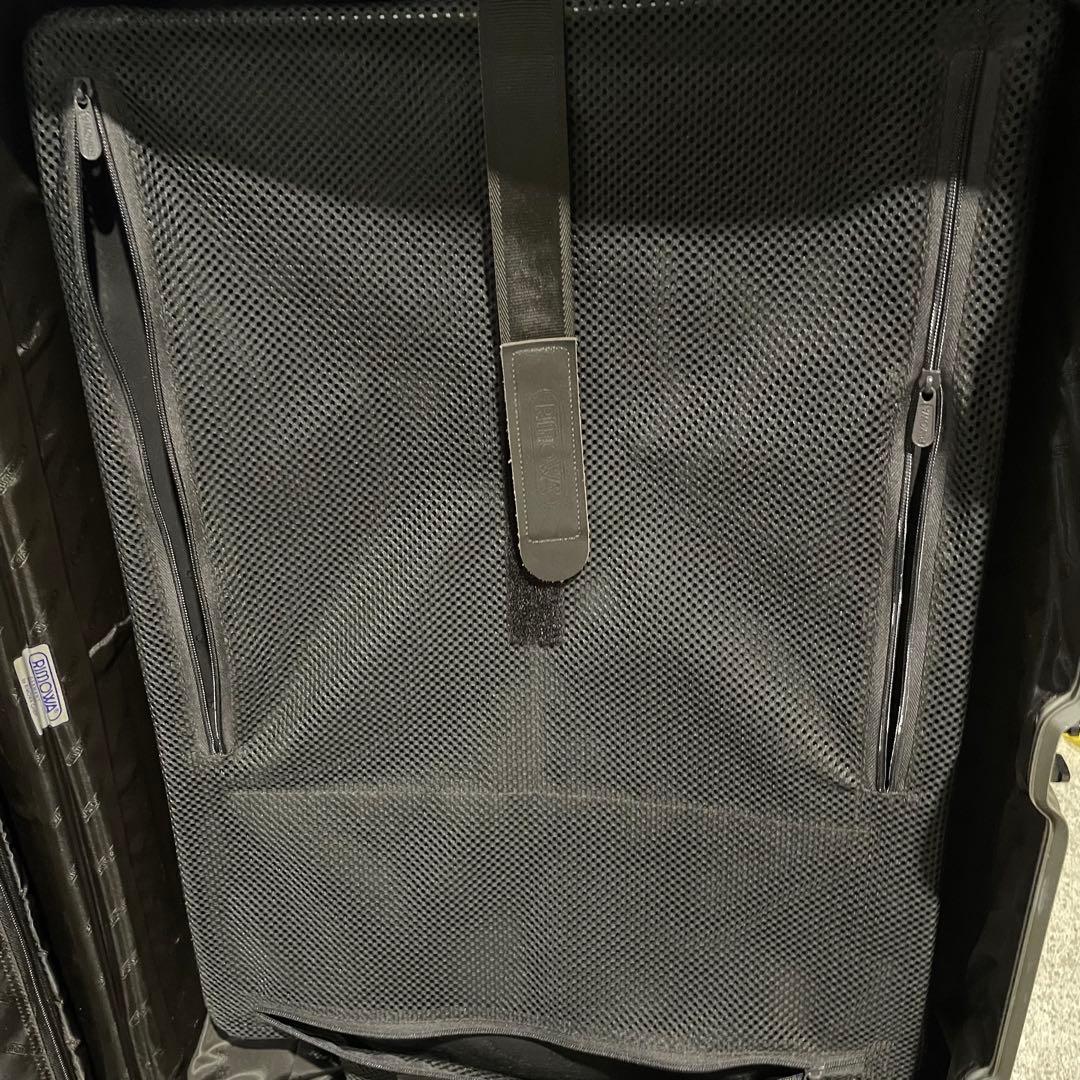リモワ　大型シルバーキャリーケース