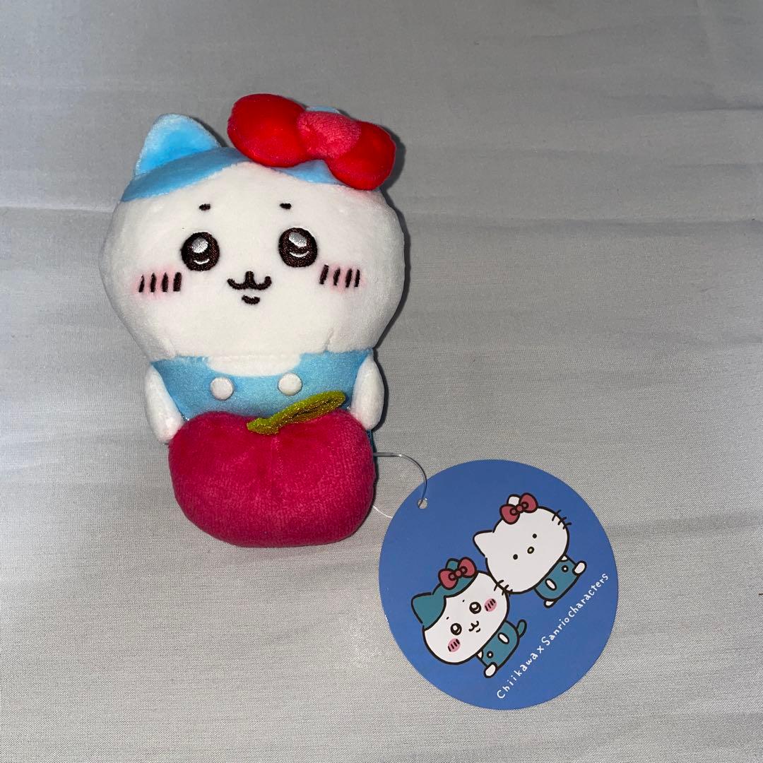 ちいかわ デスクトップから見守るひっかけぬいぐるみ ハチワレ ハローキティ