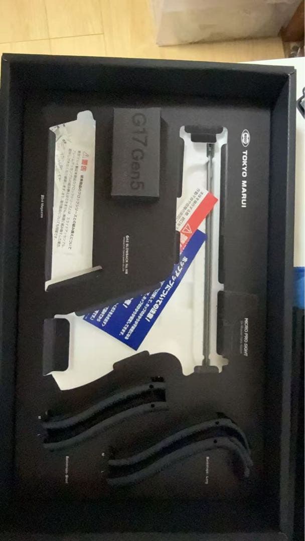 G17 Gen5 エアソフトガン 本体とマガジン2個