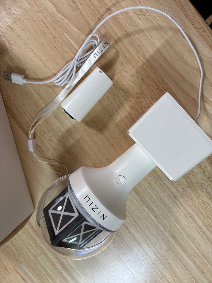 新品未使用未開封　NiziUペンライト　公式