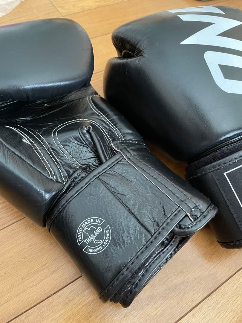 Fairtex ONE ボクシンググローブ 14oz 黒