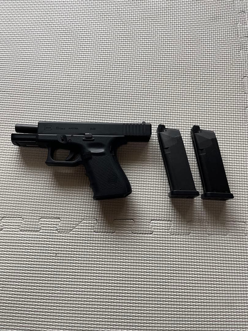 東京マルイ　GLOCK 19 Gen.4 ガスガン マガジン2本付き