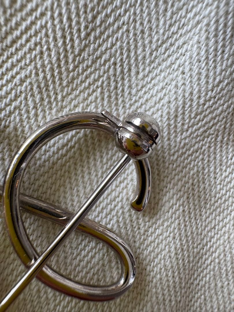 ロエベ LOEWE★アナグラム ブローチ ピンバッジ シルバー系