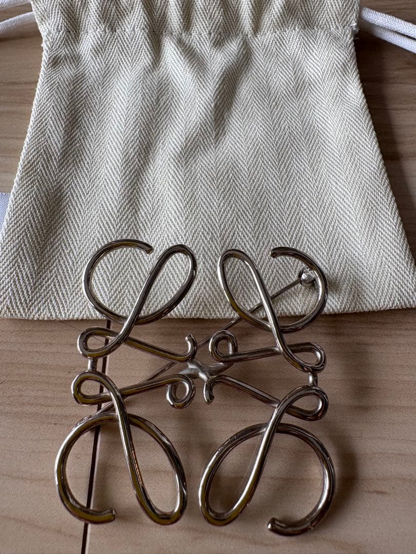 ロエベ LOEWE★アナグラム ブローチ ピンバッジ シルバー系