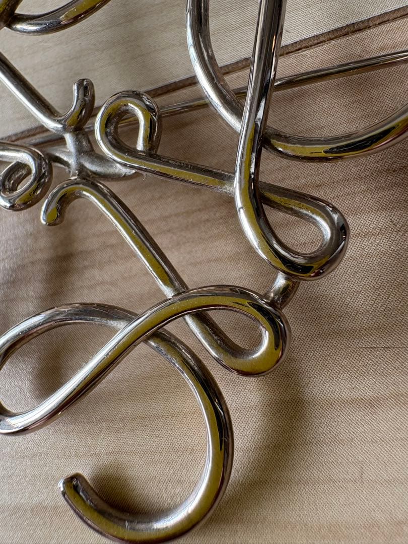 ロエベ LOEWE★アナグラム ブローチ ピンバッジ シルバー系