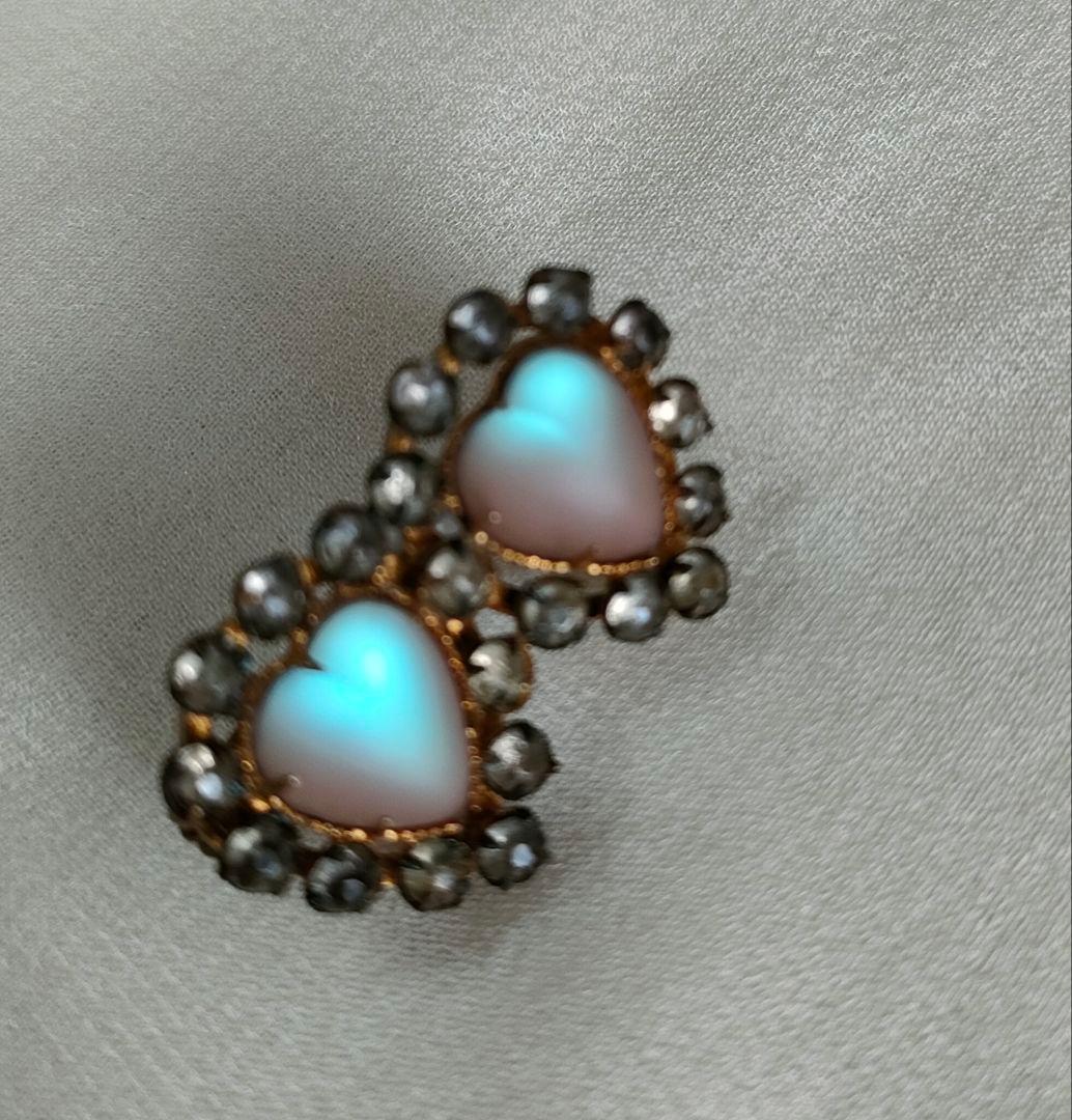 セール19日23時59分まで　サフィレットブローチ　ダブルハートモチーフ