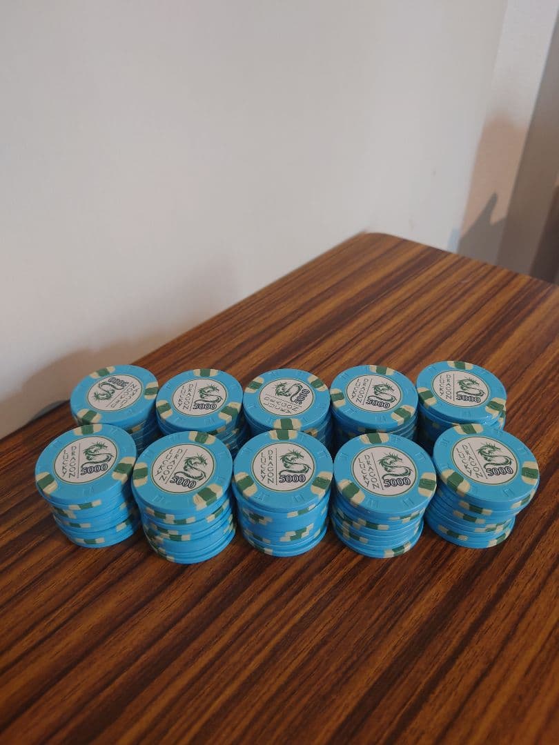 ポーカー　ゲーム用チップ　９００枚セット※ポーカーに必要なおまけ付き