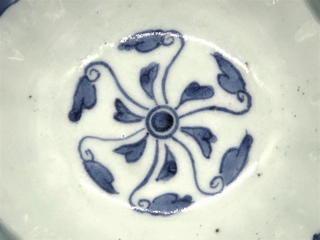 【 蕨手文豆彩高台鉢 】 仮託銘：成化年製 明朝末～清朝初期 中国古玩