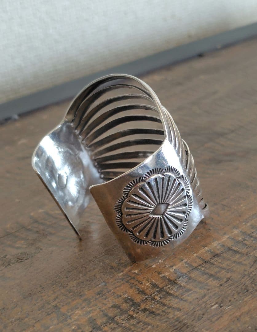 Wilbert Benally スプリット シルバー ワイド バングル ナバホ