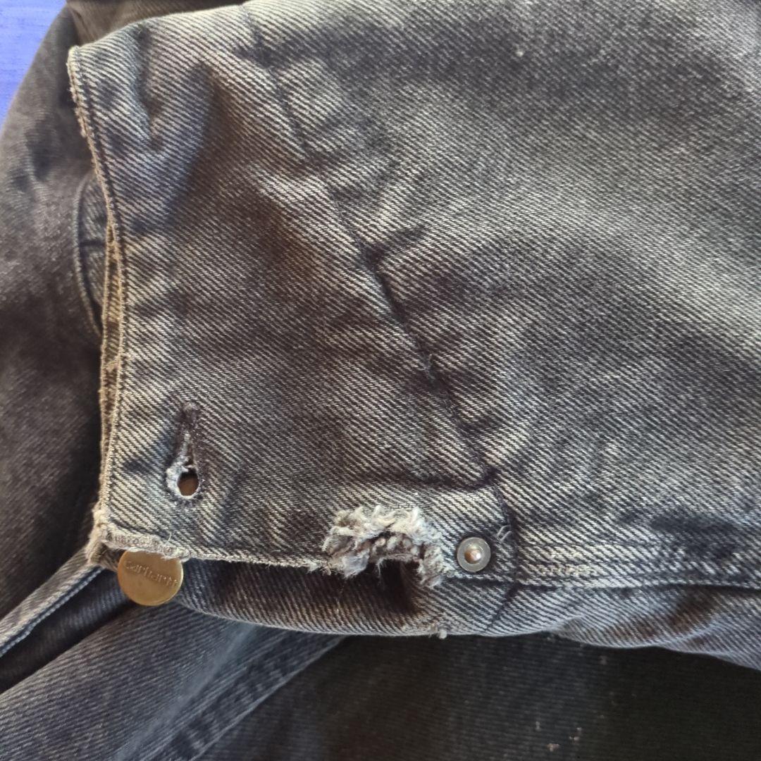 カーハートブラックデニムダメージあり
