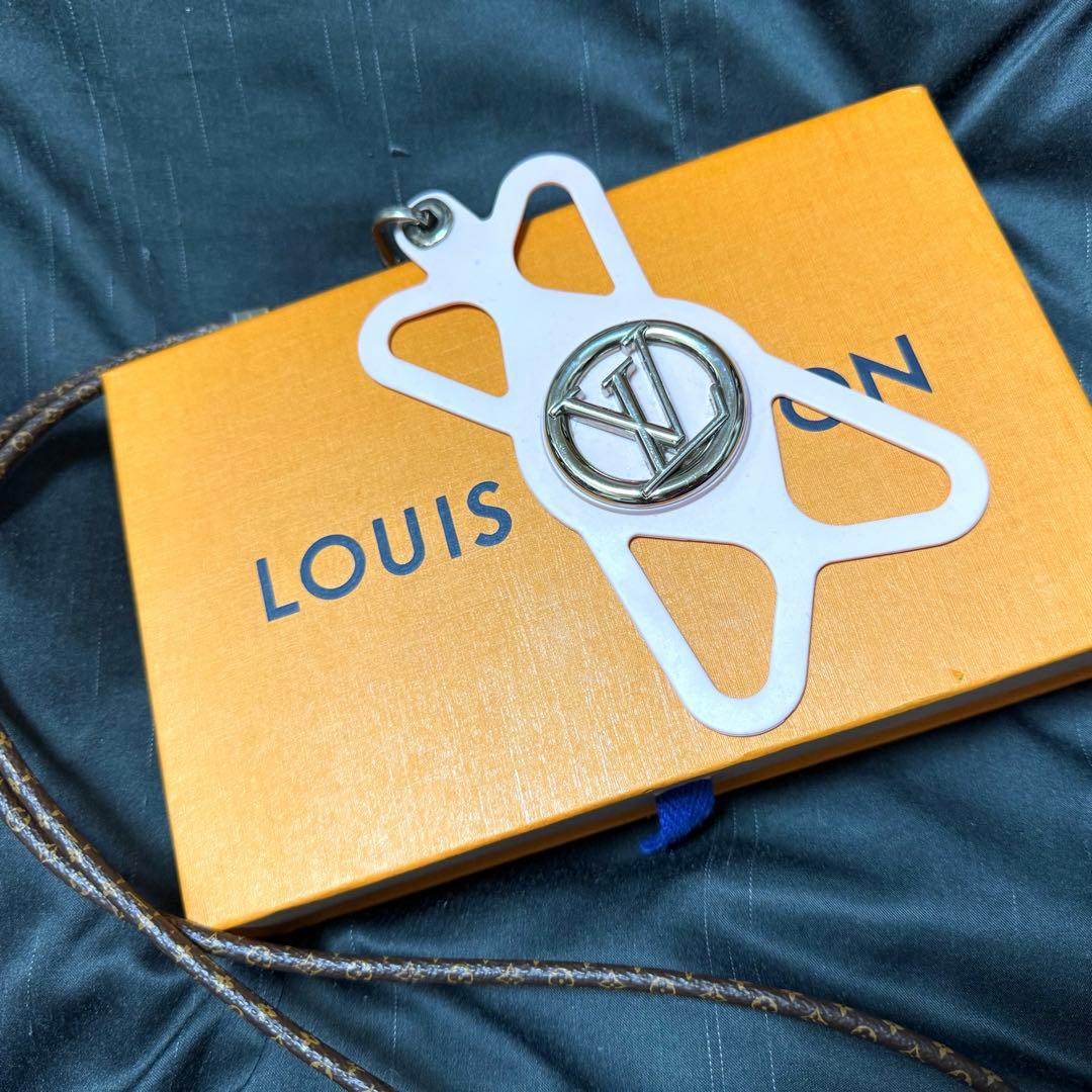 ルイヴィトン フォンフォルダー