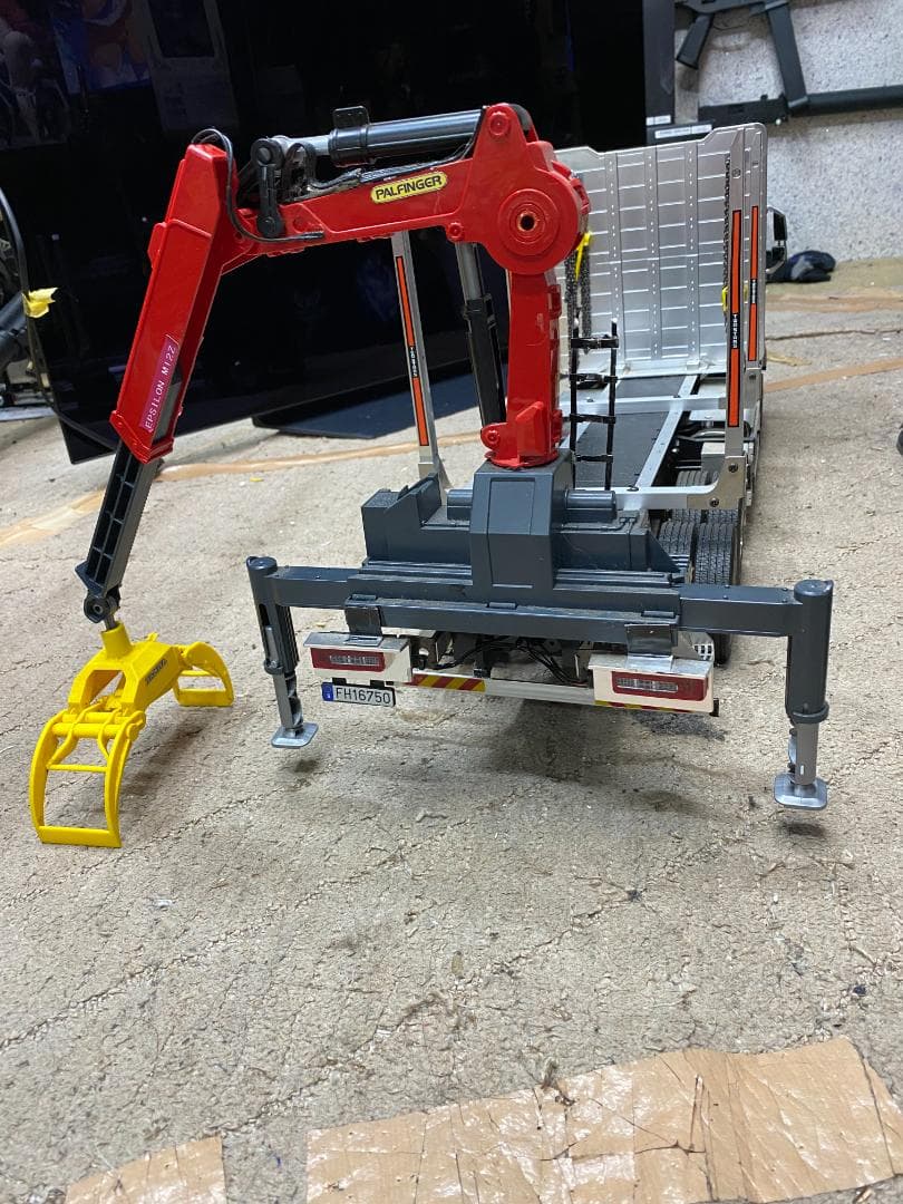 タミヤ　1/14 ボルボFH16　6x4　ティンバートラック　フルオペレーション