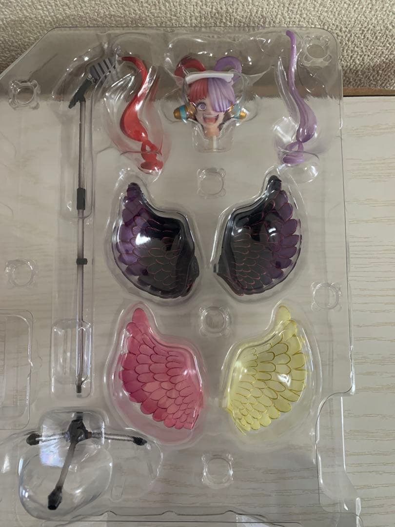 POP “RED-EDITION” “世界の歌姫” ウタ