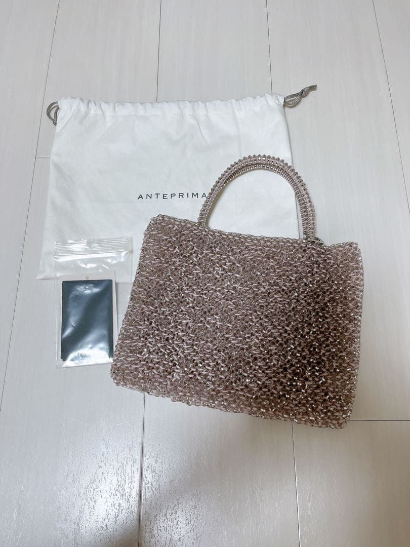 アンテプリマ　スタンダードスクエアミディアム　パウダリーシルバーピンク　新品同様