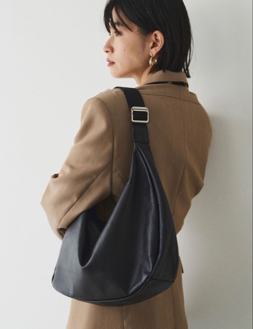 あん　新品タグ付　russet ソフトレザーラウンドビッグショルダーバック