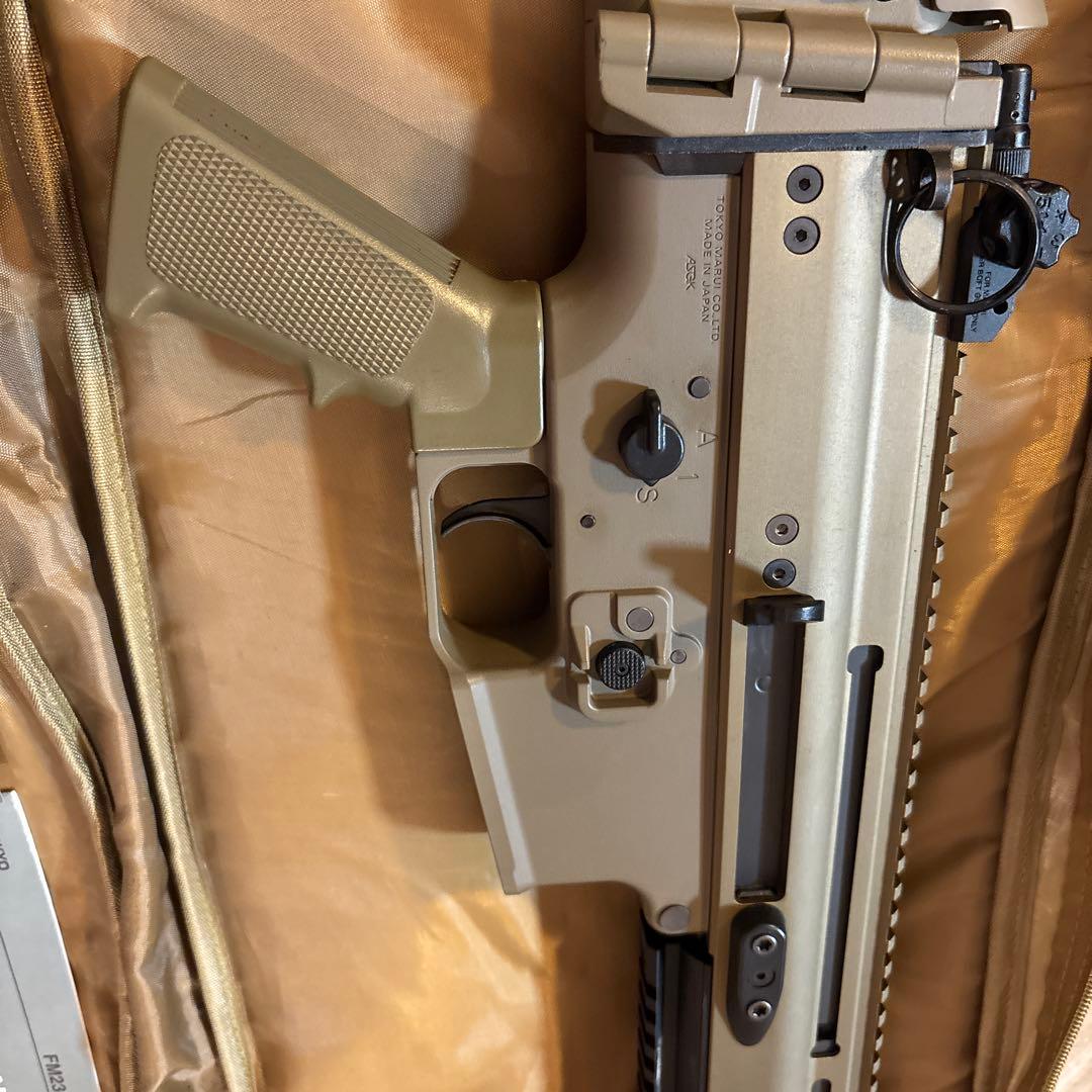 次世代電動ガン SCAR-L CQCタンカラー マガジン3本付き
