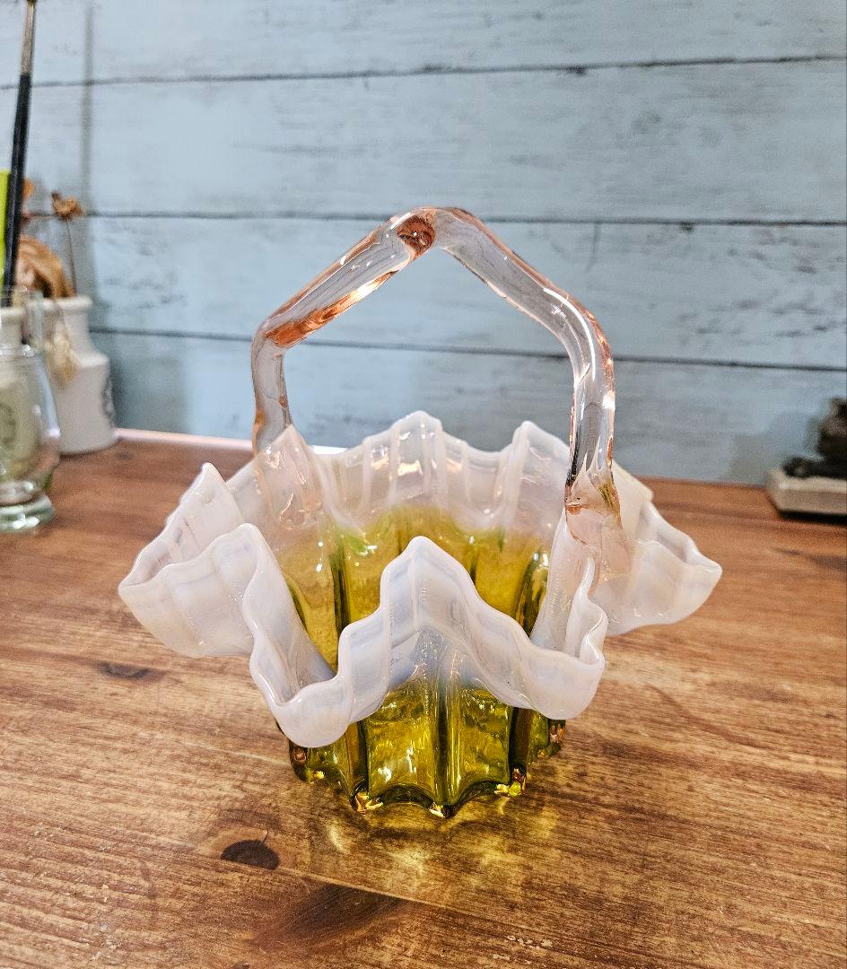 フランスアンティーク オパールセントガラスのバスケット フリル 籠 花器 花入れ