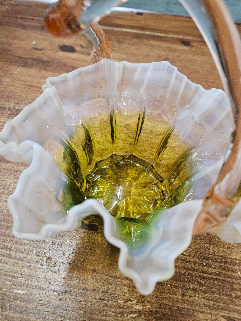 フランスアンティーク オパールセントガラスのバスケット フリル 籠 花器 花入れ