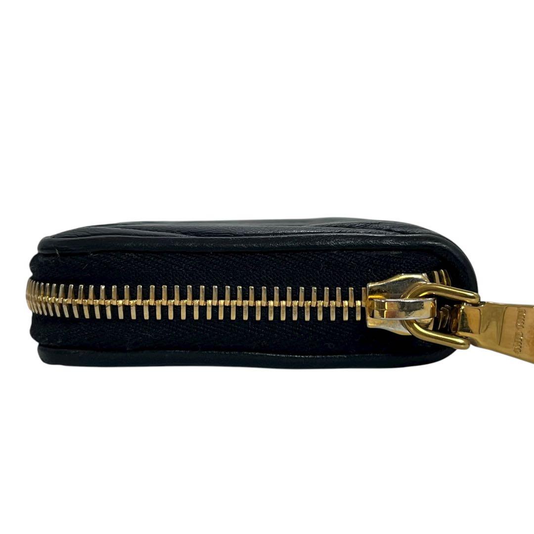 希少✨ミュウミュウ ケース ファスナー マトラッセ ロゴ金具 ブラック