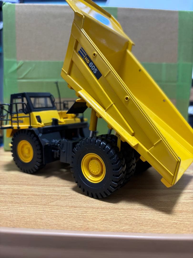 コマツ HD605-7 ダンプトラック ミニカー 1/50