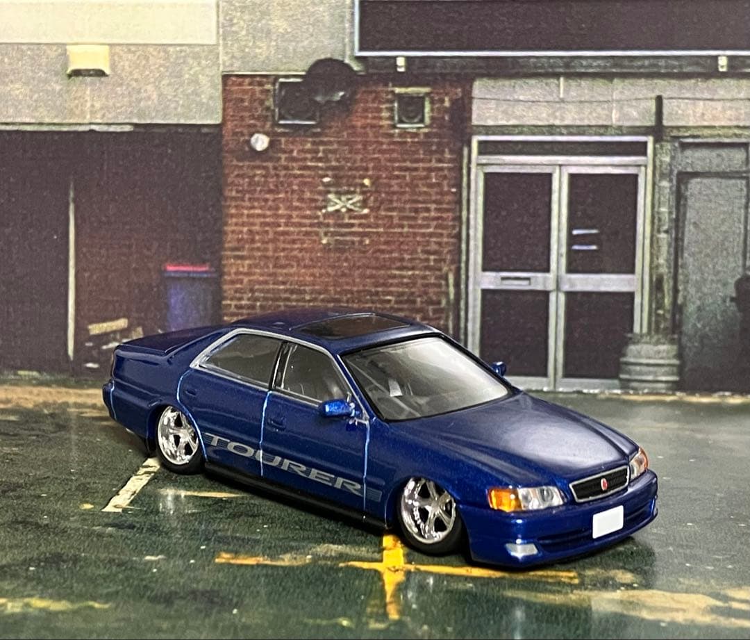 トミカリミテッド　ツアラー セダン 1/64 ミニカー 改造