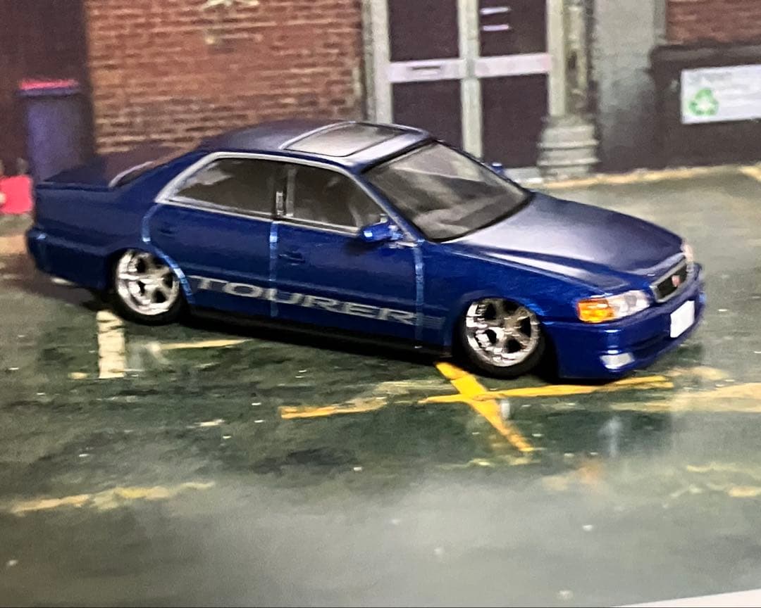 トミカリミテッド　ツアラー セダン 1/64 ミニカー 改造