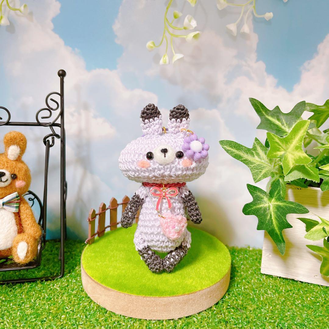 あみぐるみ　おしゃれ大好きペタンコペタうさちゃんリングキーホルダー☺︎他２点