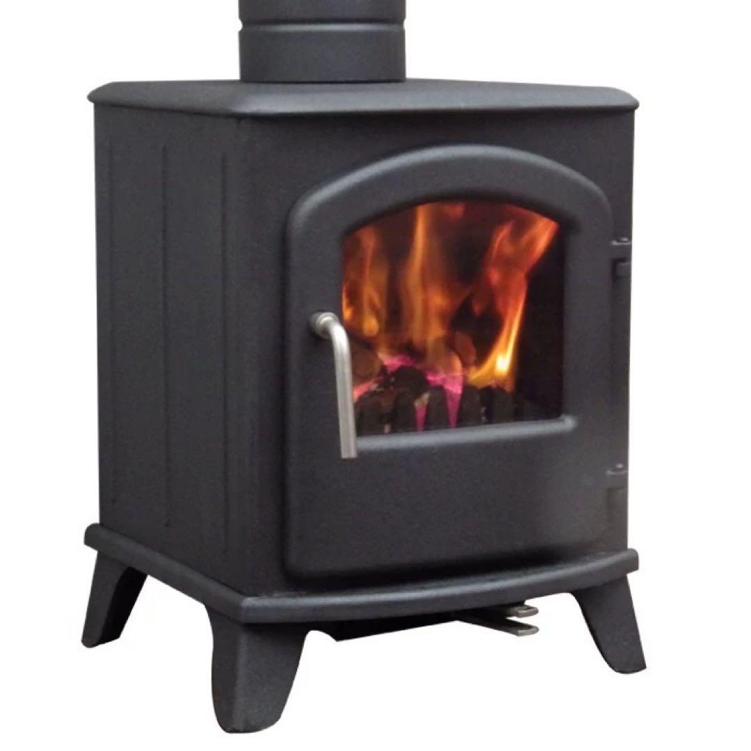 新品鋳鉄薪ストーブ 屋外吸気可能 室内空気を消費しにくい設計 耐熱ガラス 高蓄熱