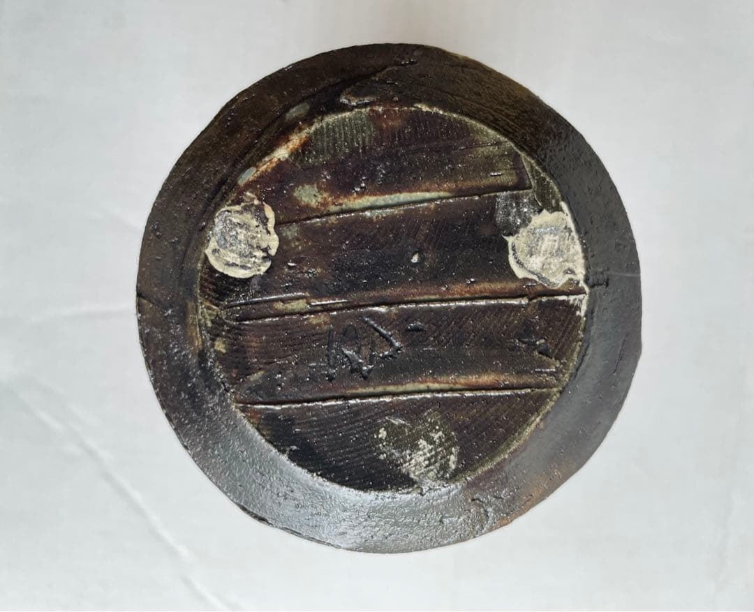 加藤釥　鮮やかな「釉彩蝶文　花入」