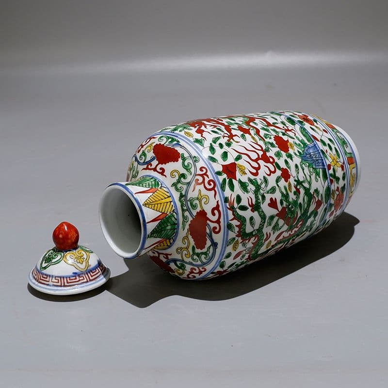 大明嘉靖款五彩龍紋帯蓋冬瓜瓶 景徳鎮 陶磁器 装飾品 現代工芸品 美術品 置物