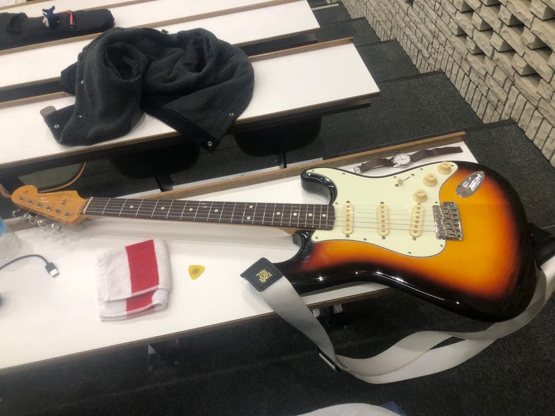 fender JAPAN ストラトキャスター サンバーストカラー