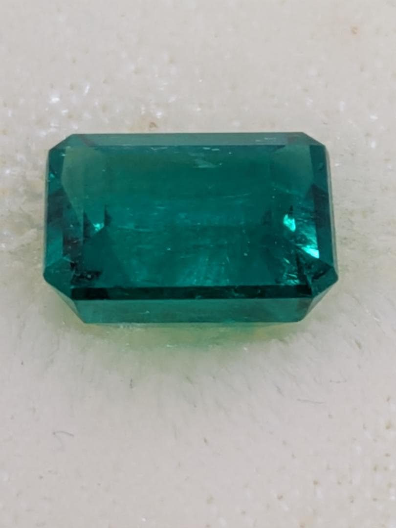 カキ氷【三越の宝石福袋】　高い希少性をもつ双子石のエメラルド　鑑定書付