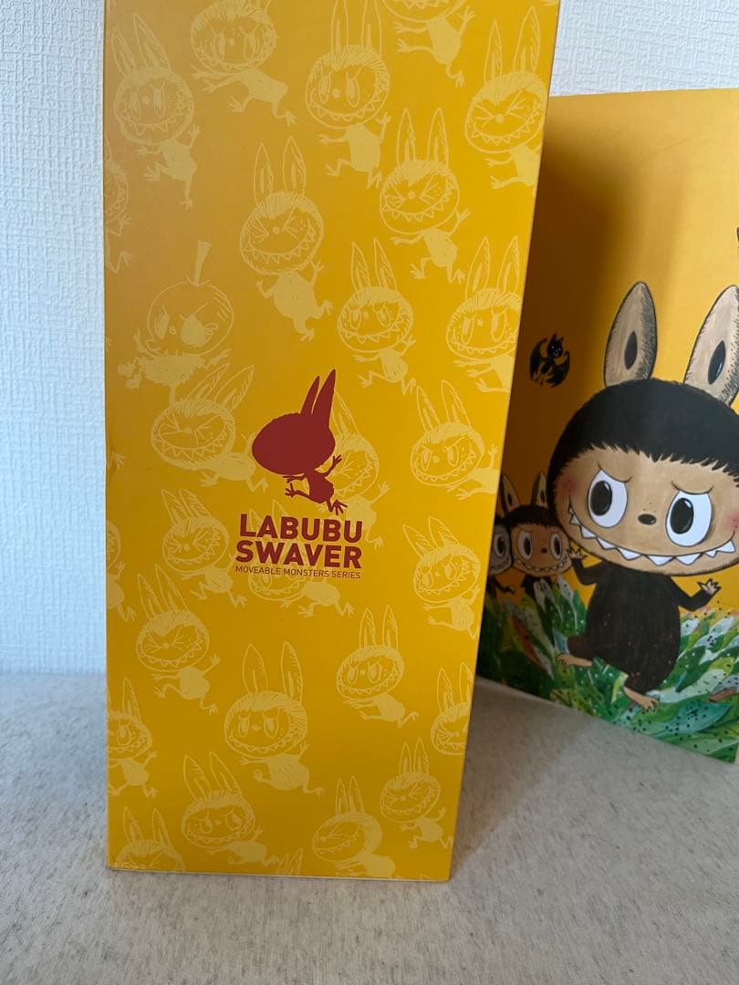 LABUBU SWAURER フィギュア　未開封