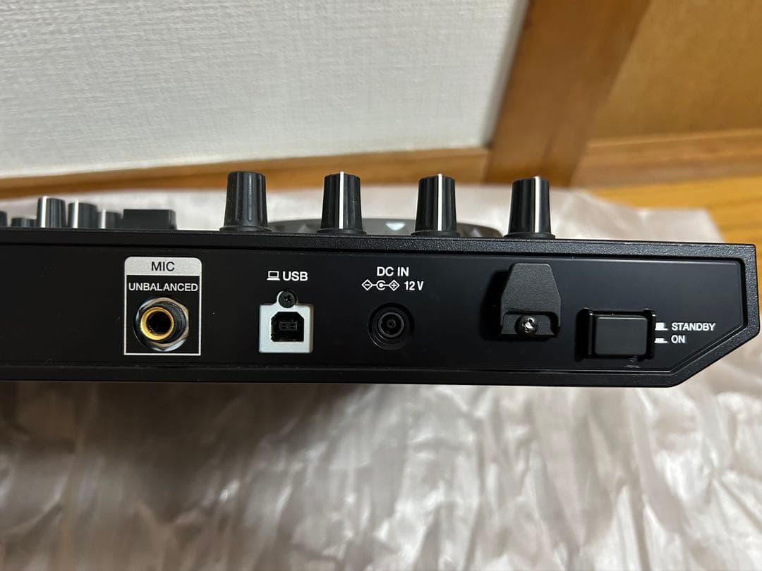 Pioneer DJ DDJ-SR2 コントローラー