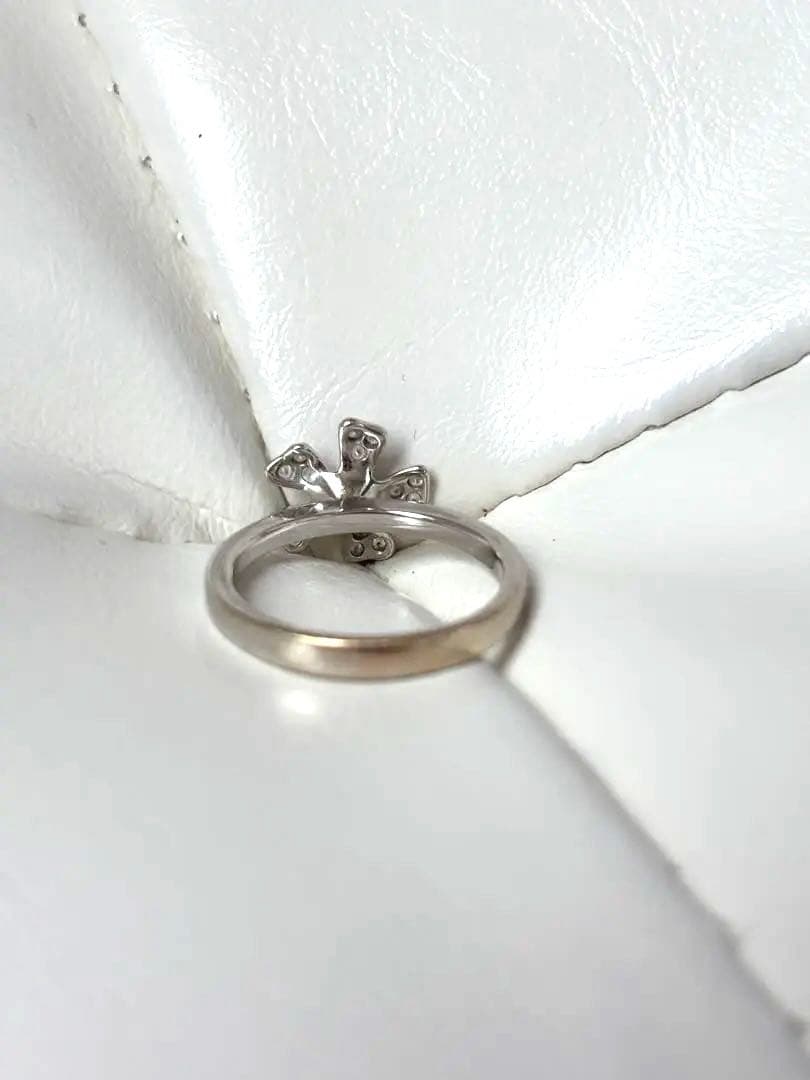 ダイヤモンド　フラワー　リング　ホワイトゴールド