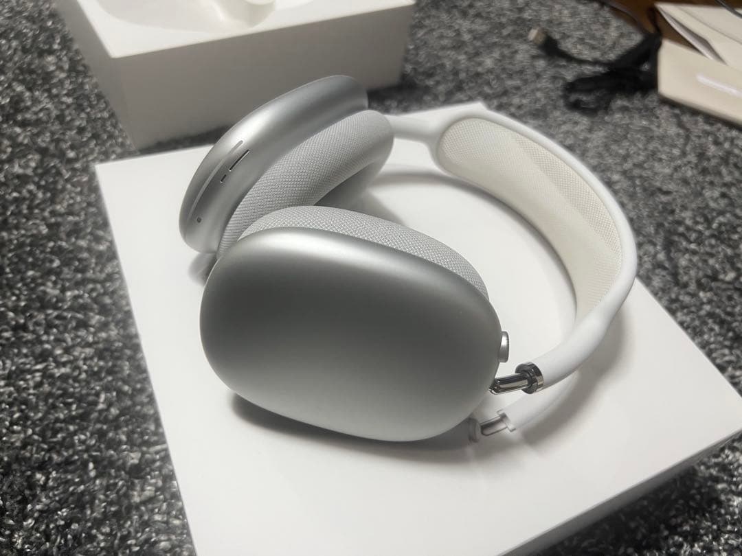 AirPods Max シルバー 専用ケース付き　超美品　試着程度