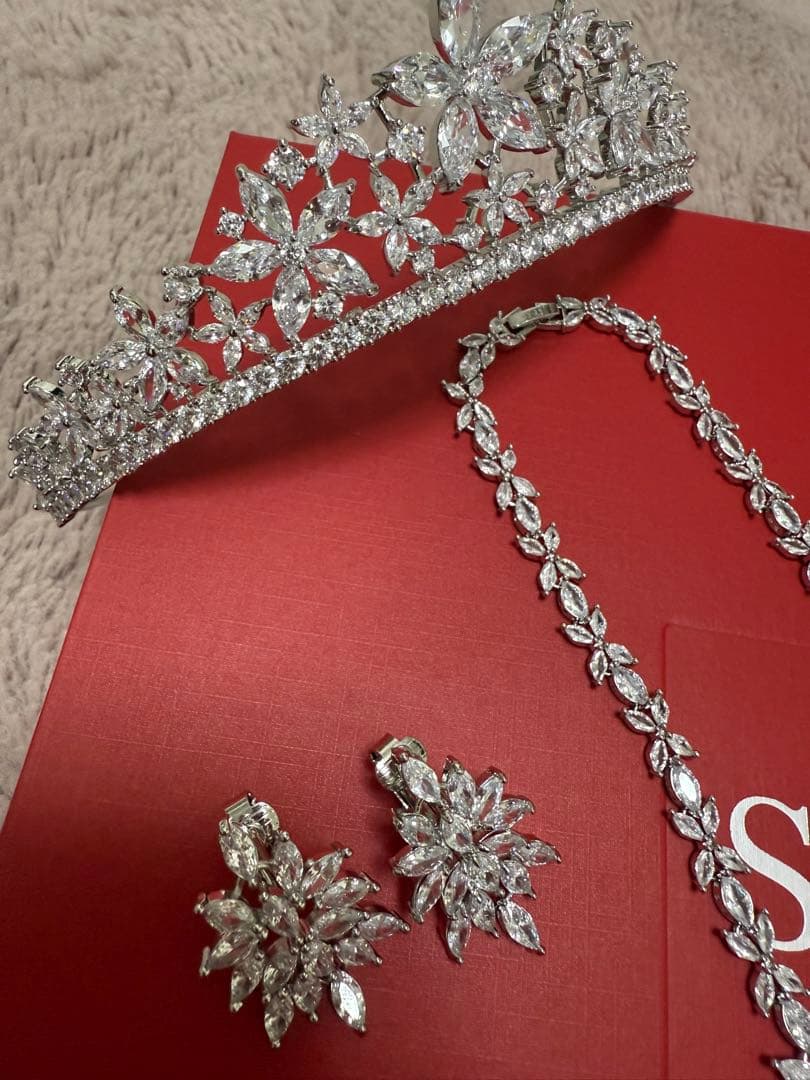 ティアラ　ネックレス　イヤリング　ウエディング　結婚式　ブライミーbrideme