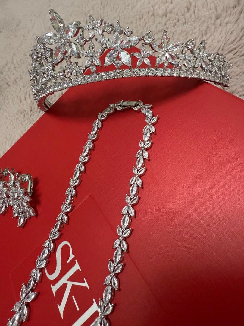 ティアラ　ネックレス　イヤリング　ウエディング　結婚式　ブライミーbrideme