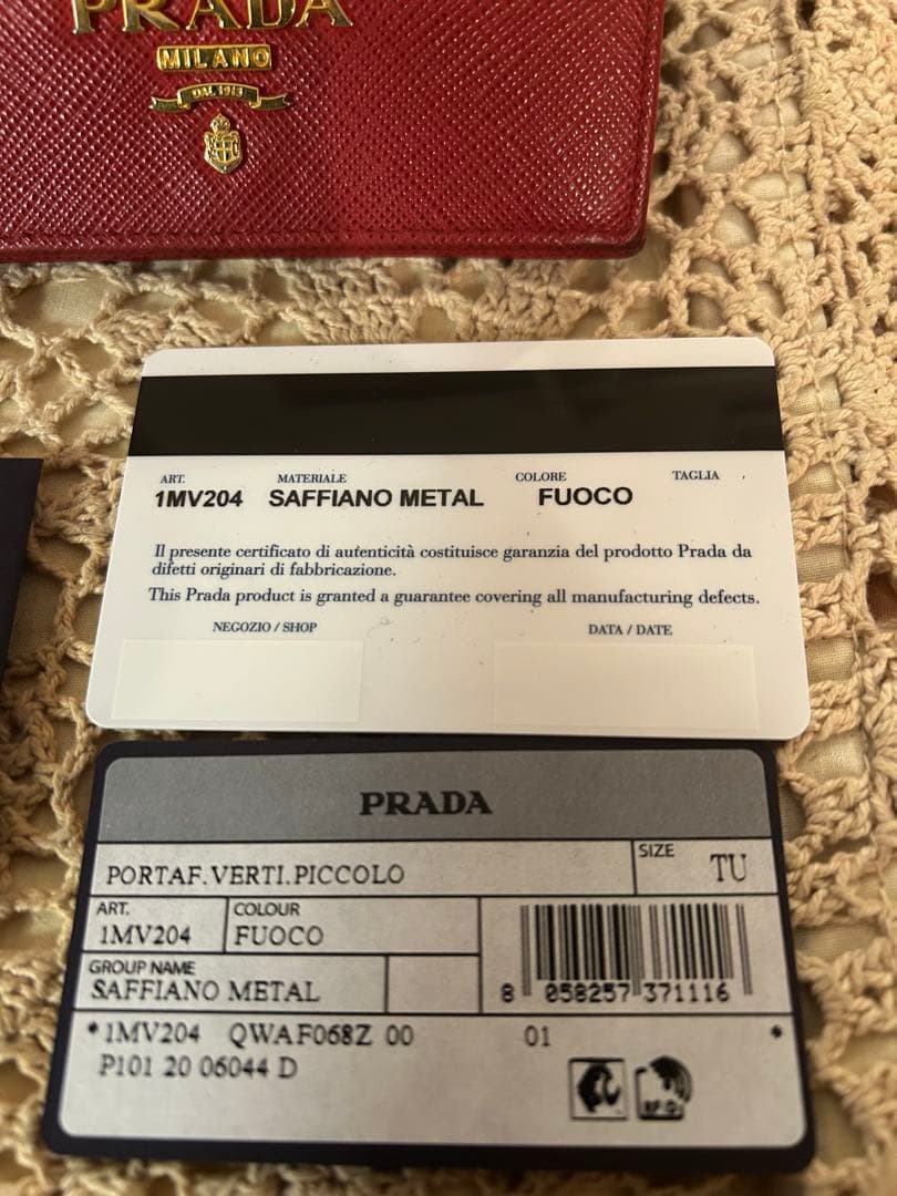 PRADA サフィアーノレザー 財布　赤